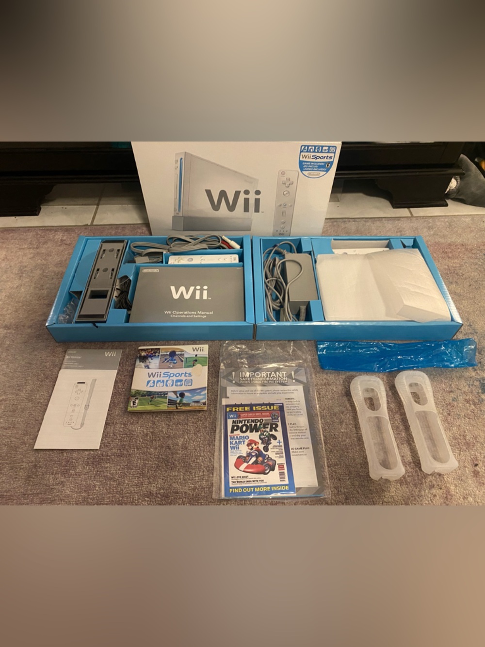 Nintendo Wii White Console with original packaging plus accessories & games